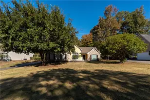 727 8 Point Ct, Suwanee, GA 30024 - Photo 4