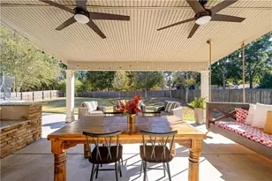 224 Fairway Dr, Newnan, GA 30265 - Photo 2