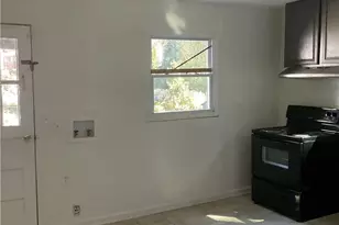 541 W W Lake Ave W, Atlanta, GA 30318 - Photo 4