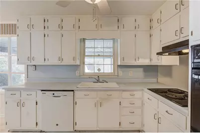 2614 Hickory Valley Drive, Snellville, GA 30078 - Photo 10