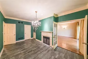 28410 Plantation Dr NE, Atlanta, GA 30324 - Photo 18