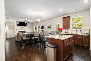 2360 Anne's Lake Cir, Lithonia, GA 30058 - Photo 10