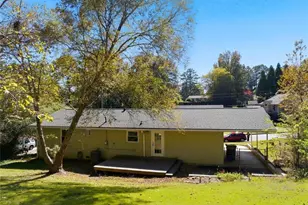 2051 Dundee Dr, Smyrna, GA 30080 - Photo 28