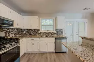5691 Wells Cir, Stone Mountain, GA 30087 - Photo 10