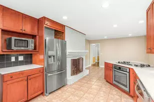 3911 Ivy Rd, Atlanta, GA 30342 - Photo 4