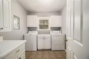 923 Tall Pine Ct SW, Stone Mountain, GA 30087 - Photo 18