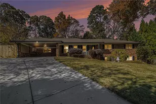 923 Tall Pine Ct SW, Stone Mountain, GA 30087 - Photo 2