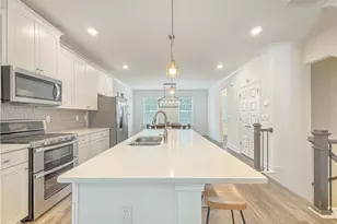 1160 Kendron Ln, Atlanta, GA 30329 - Photo 4