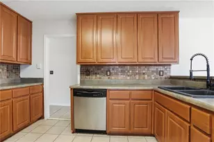 889 Lakeview Rd, Grayson, GA 30017 - Photo 8