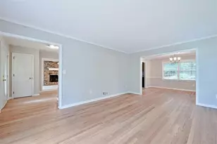 4377 Vintage Ln, Dunwoody, GA 30338 - Photo 18