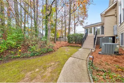 2581 Oak Village Place NE, Marietta, GA 30062 - Photo 8