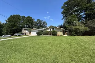 688 Plainville Dr, Atlanta, GA 30331 - Photo 2