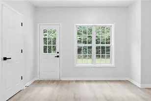 818 Pond View Ct, Sugar Hill, GA 30518 - Photo 10