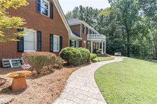 1167 E Lake Dr, Gainesville, GA 30506 - Photo 2