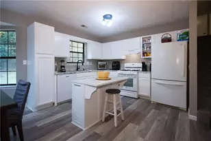 4685 Barnes Ct, Loganville, GA 30052 - Photo 6