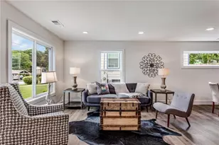 1328 Gus Thornhill Jr Dr, East Point, GA 30344 - Photo 8