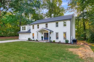 4942 Lakeland Woods Ct, Dunwoody, GA 30338 - Photo 2