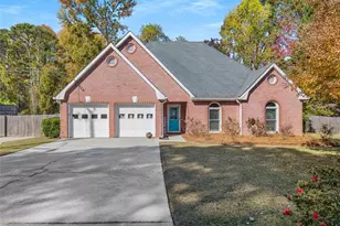 900 Burning Bush Dr, Loganville, GA 30052 - Photo 2