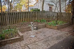 425 Hackberry Ln, Roswell, GA 30076 - Photo 12