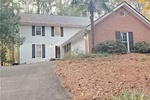 425 Hackberry Ln, Roswell, GA 30076 - Photo 2