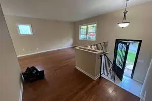 2444 Rolling View Dr SE, Smyrna, GA 30080 - Photo 2