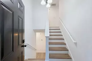 565 Paris Dr, Lawrenceville, GA 30043 - Photo 2