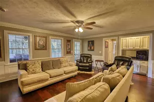 2563 Bridgewood Ln, Snellville, GA 30078 - Photo 8