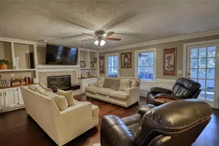 2563 Bridgewood Ln, Snellville, GA 30078 - Photo 10