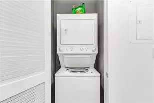 3324 Peachtree Rd NE, Atlanta, GA 30326 - Photo 18