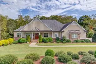 624 Skyland Dr, Hoschton, GA 30548 - Photo 2