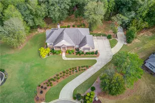 624 Skyland Dr, Hoschton, GA 30548 - Photo 4