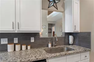 732 E Jefferson St, Hoschton, GA 30548 - Photo 16