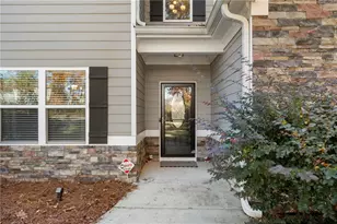 732 E Jefferson St, Hoschton, GA 30548 - Photo 2