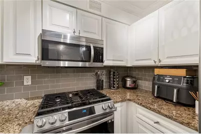 2479 Peachtree Road NE #1804, Atlanta, GA 30305 - Photo 10