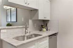 795 Hammond Dr, Atlanta, GA 30328 - Photo 10