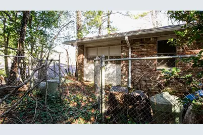 1460 Loch Lomond Trail SW, Atlanta, GA 30331 - Photo 4