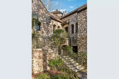 2100 West Wesley Road, Atlanta, GA 30327 - Photo 10