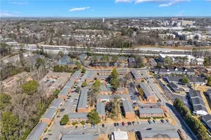 5629 Kingsport Dr, Atlanta, GA 30342 - Photo 46