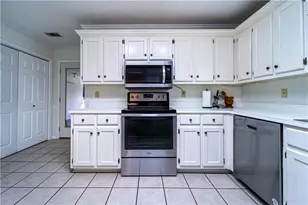 910 Burning Bush Dr, Loganville, GA 30052 - Photo 10