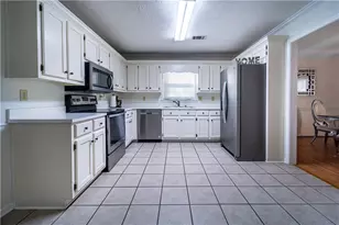 910 Burning Bush Dr, Loganville, GA 30052 - Photo 8