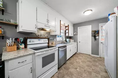 421 Broad Street, Tallapoosa, GA 30176 - Photo 2