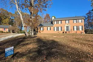 639 Royal Abbey Dr, Stone Mountain, GA 30088 - Photo 2