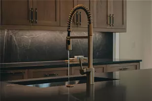 581 Sherwood Rd NE, Atlanta, GA 30324 - Photo 8