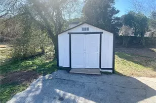 471 Village Green Ct SW, Lilburn, GA 30047 - Photo 28