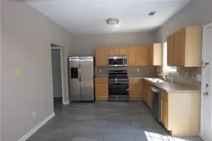 483 Marsh Lake Rd, Lawrenceville, GA 30045 - Photo 4