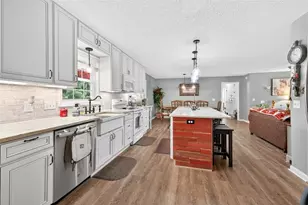 5867 Meadow View Ln, Flowery Branch, GA 30542 - Photo 12