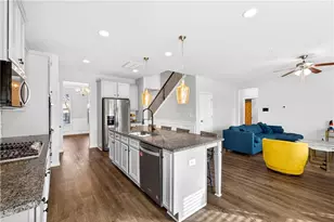 300 Palm Springs Cir, Fairburn, GA 30213 - Photo 10