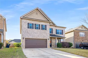 300 Palm Springs Cir, Fairburn, GA 30213 - Photo 2