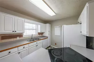 380 Hickory St, Social Circle, GA 30025 - Photo 10