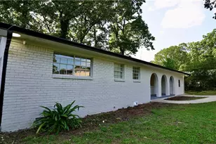 868 Maxey Hill Ct, Stone Mountain, GA 30083 - Photo 4